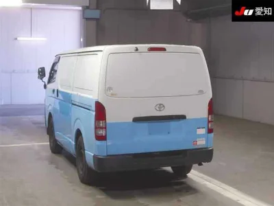 TOYOTA HIACE VAN