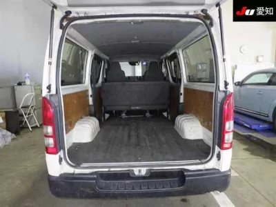 TOYOTA HIACE VAN