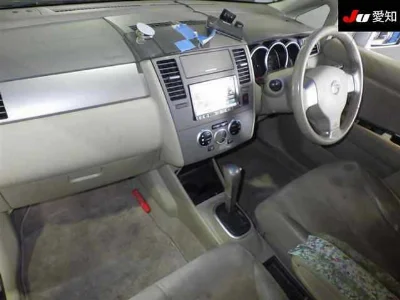 NISSAN TIIDA