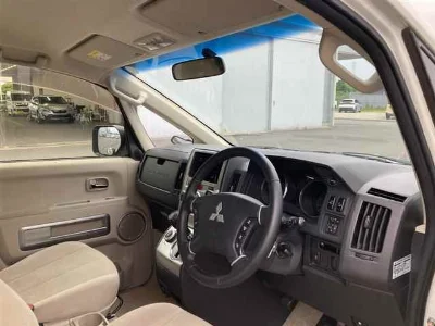 MITSUBISHI DELICA D5