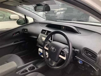 TOYOTA PRIUS 3