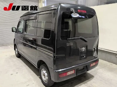 TOYOTA PIXIS VAN