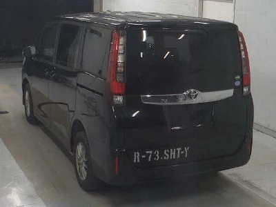TOYOTA NOAH