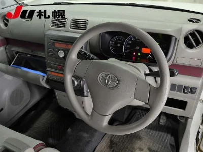 TOYOTA PIXIS SPACE