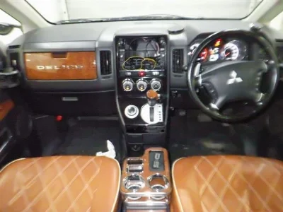 MITSUBISHI DELICA D5