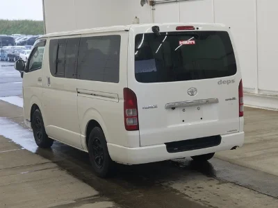 TOYOTA HIACE VAN
