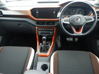 VOLKSWAGEN T-CROSS