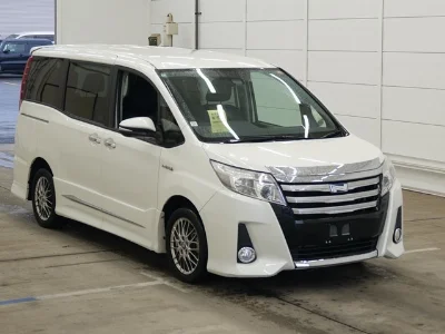TOYOTA NOAH