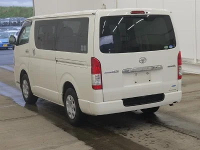 TOYOTA REGIUS ACE VAN