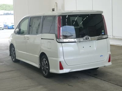 TOYOTA NOAH