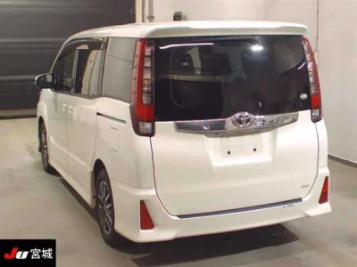 TOYOTA NOAH