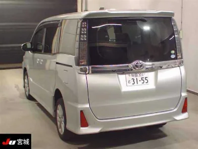 TOYOTA VOXY