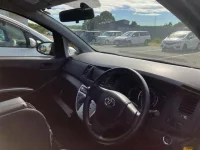 Цена авто Toyota Isis с аукционов Японии, номер кузова ZGM10W, пробег 203 000, оценка 2