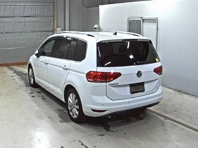 VOLKSWAGEN GOLF TOURAN