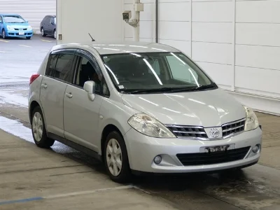 NISSAN TIIDA