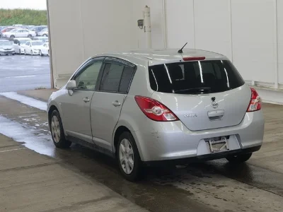 NISSAN TIIDA