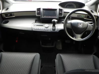 HONDA FREED SPIKE