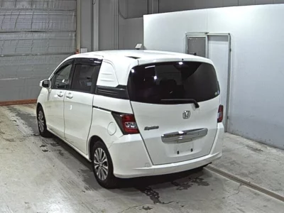 HONDA FREED SPIKE