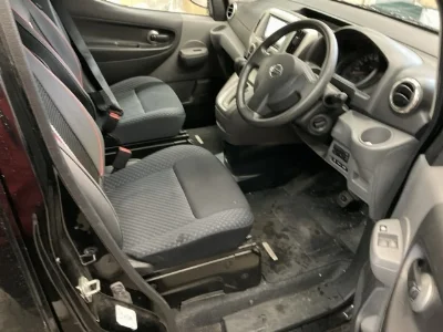 NISSAN NV200