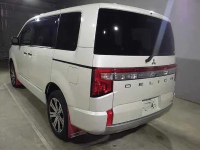 Mitsubishi Delica D:5