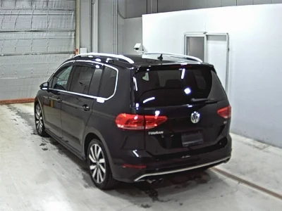 VOLKSWAGEN GOLF TOURAN