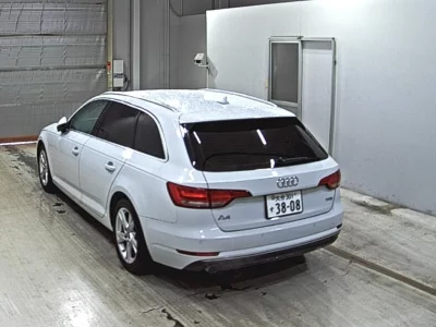 AUDI A4 AVANTE