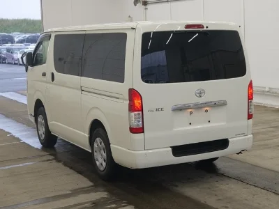 TOYOTA HIACE VAN