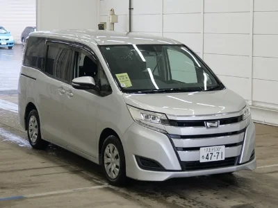 TOYOTA NOAH