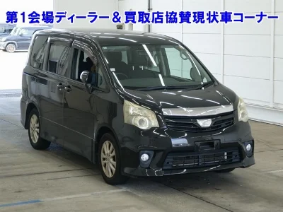 TOYOTA NOAH