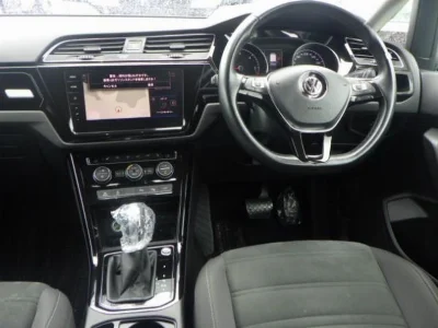 VOLKSWAGEN GOLF TOURAN