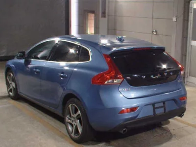 VOLVO V40