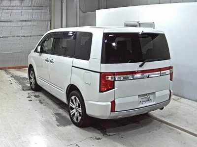 MITSUBISHI DELICA D5