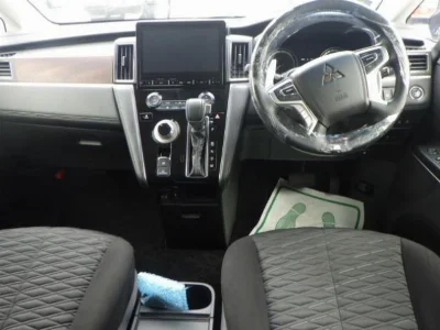 MITSUBISHI DELICA D5