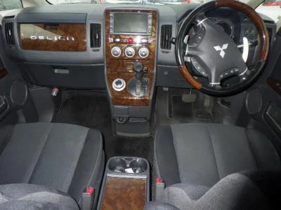 MITSUBISHI DELICA D5