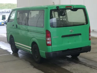 TOYOTA HIACE VAN