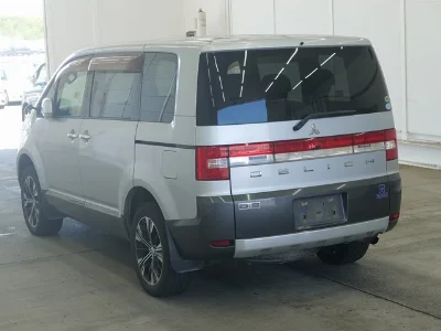MITSUBISHI DELICA D5