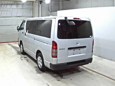 TOYOTA HIACE VAN