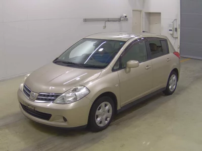 NISSAN TIIDA
