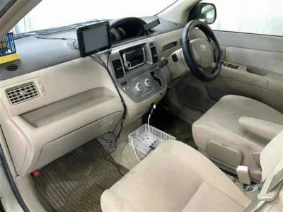 TOYOTA RAUM