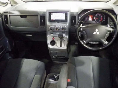 MITSUBISHI DELICA D5