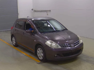 NISSAN TIIDA