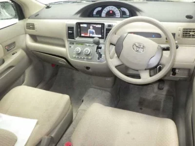 TOYOTA RAUM