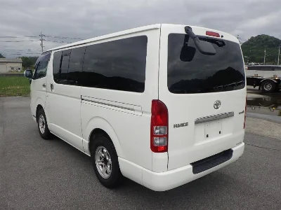 TOYOTA HIACE VAN