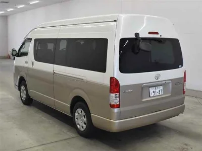 TOYOTA HIACE