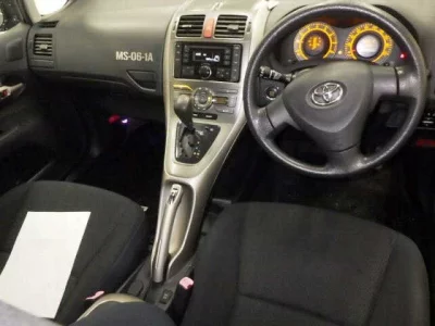 TOYOTA AURIS