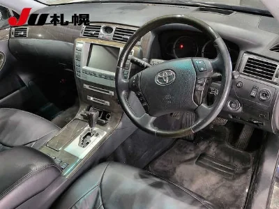TOYOTA CROWN MAJESTA