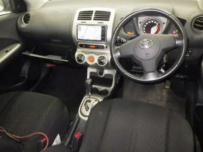 TOYOTA IST