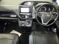 Цена авто Toyota Voxy с аукционов Японии, номер кузова ZRR80W, пробег 151 000, оценка 2