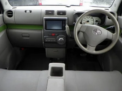 TOYOTA PIXIS SPACE