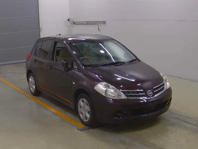 NISSAN TIIDA